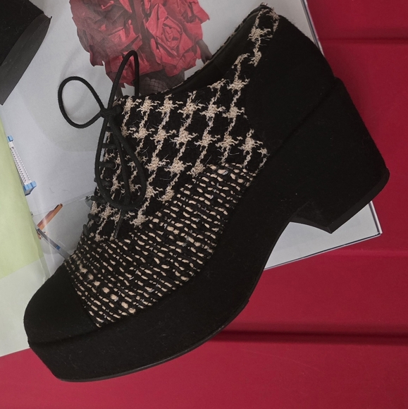 SOLD 💔 Chanel Tweed Lace Up Platform Oxford Shoes - Picture 8 of 17